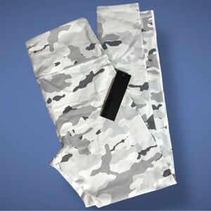 Mono B Camo Print Leggings White/Gray Size L NWT